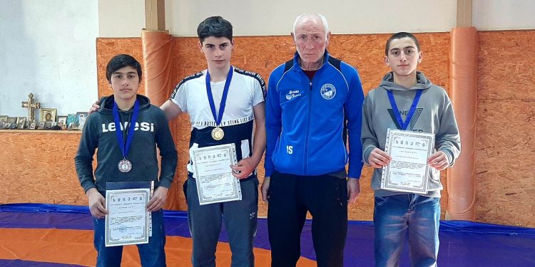 ოზურგეთელმა მოჭიდავეებმა ქობულეთის ტურნირზე ოთხი მედალი მოიპოვეს