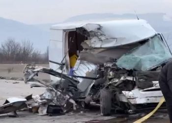 ცენტრალურ მაგისტრალზე მიკროავტობუსი და ავტომობილი ერთმანეთს შეეჯახა – სავარაუდოდ, არის მსხვერპლი