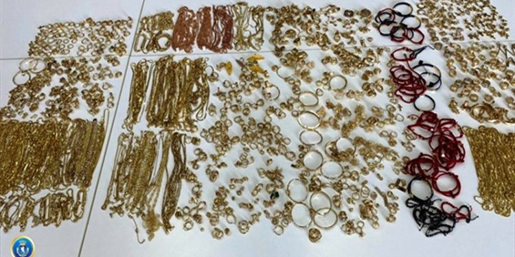 სატვირთო ავტომანქანების მძღოლებმა მალულად 6 კილოგრამამდე ოქრო შემოიტანეს-სარფის საბაჟო