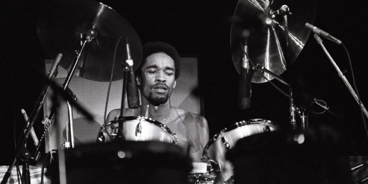 67 წლის ასაკში EARTH, WIND & FIRE-ის წევრი, დრამერი ფრედ უაითი გარდაიცვალა