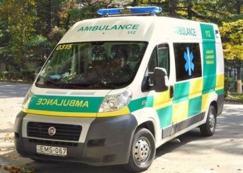 ფოთში ძლიერი ქარის გამო მერიის პრესსამსახურის თანამშრომელი დაშავდა