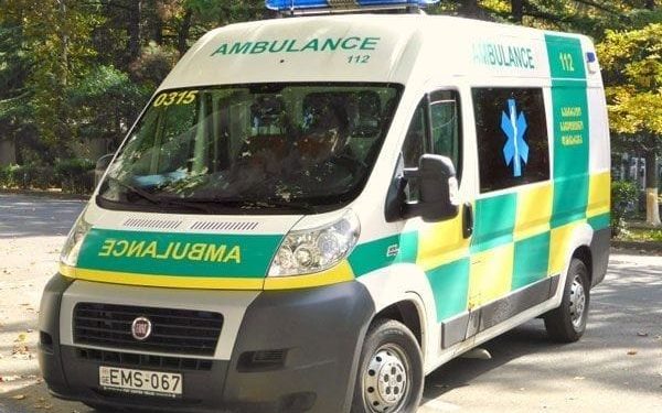 ფოთში ძლიერი ქარის გამო მერიის პრესსამსახურის თანამშრომელი დაშავდა