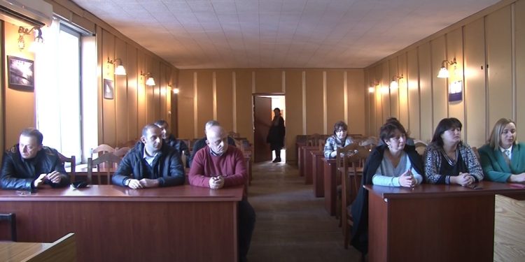 ოზურგეთის საკრებულოს კომისიის სხდომაზე საჯარო მოხელეთა ხელფასების მატებაზე იმსჯელეს