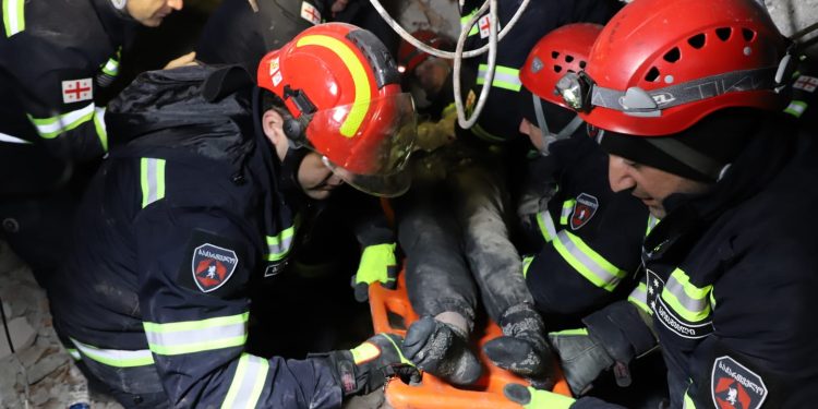 ვიდეო – ქართველმა მაშველებმა, თურქეთში ნანგრევებიდან ახალგაზრდა ქალი ამოიყვანეს