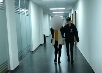 დააკავეს 3 პირი, რომლებიც ტურისტული კომპანიიდან საქართველოს მოქალაქეებს აშშ-ში უკანონოდ უშვებდნენ