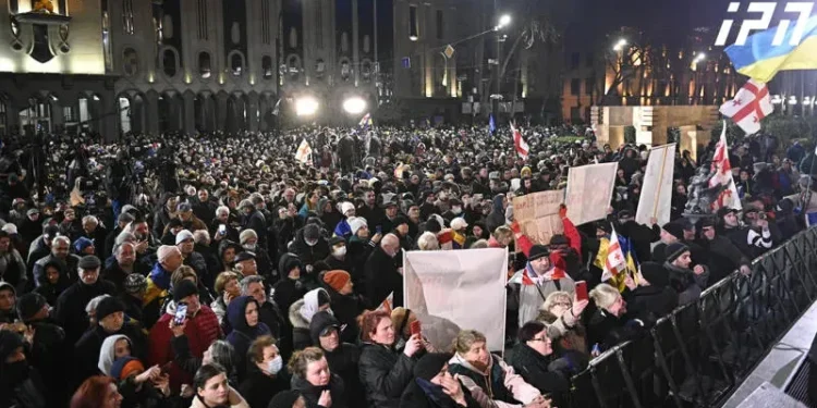 “ეს არის საქართველო – დიდება გმირებს” – უკრაინის სოლიდარობის აქცია რუსთაველზე