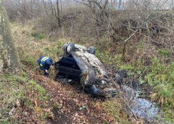 ხობში ავტომობილი ამოტრიალდა – ფოტოები ადგილიდან