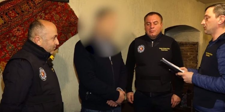 ქონების ჯგუფურად გამოძალვის ფაქტზე, პოლიციამ 4 პირი დააკავა(+ვიდეო)