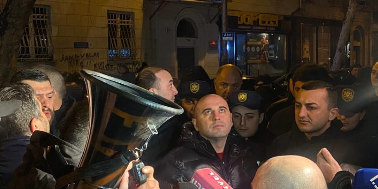 “მათი მშვიდი ცხოვრება დასრულდა”- ენმ-ს აქცია ღარიბაშვილის სახლთან