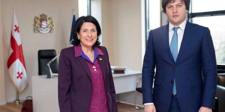 “პრეზიდენტს წელიწადში ერთხელ შეიძლება ეპატიოს მცირე ოხუნჯობა” – კობახიძე ზურაბიშვილზე