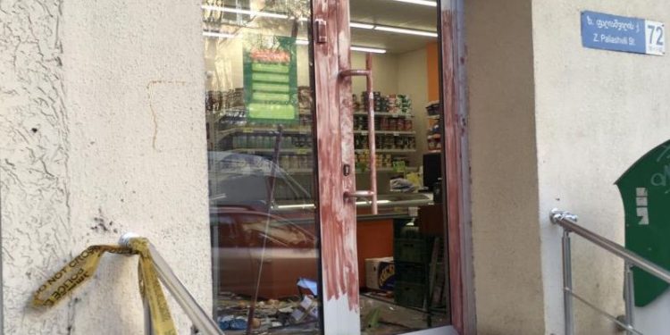 ვაკეში არასრულწლოვნებმა მარკეტი გაქურდეს