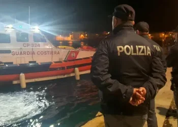 იტალიელმა მაშველებმა ხმელთაშუა ზღვაში 50-ზე მეტი მიგრანტი გადაარჩინეს