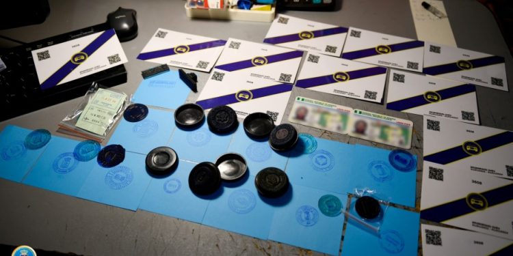 ყალბი დიპლომი, სერტიფიკატები, მართვის მოწმობები – საგამოძიებო სამსახურმა 1 პირი დააკავა