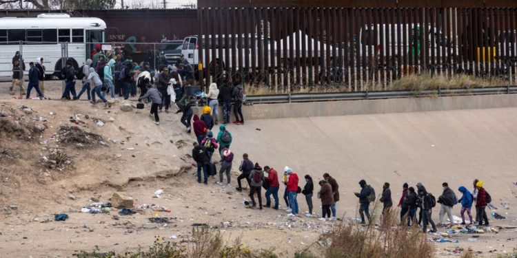 ბაიდენის ადმინისტრაციამ მექსიკის საზღვარზე მიგრანტების შეზღუდვის მიზნით, თავშესაფრის მაძიებლებისთვის ახალი წესები წარადგინა