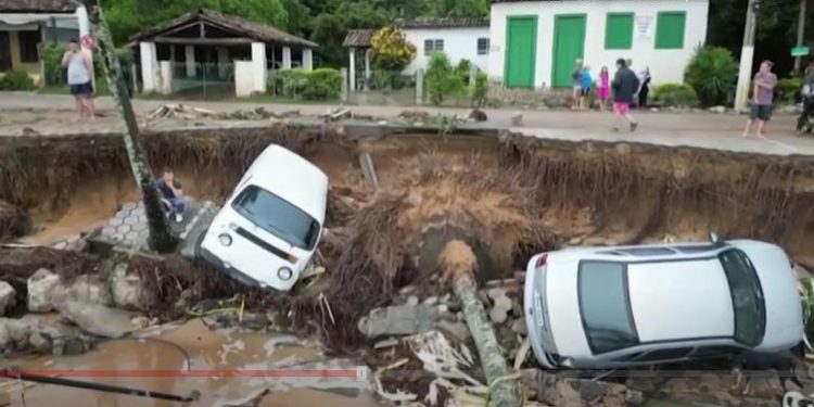 ძლიერი წყალდიდობა ბრაზილიაში (+ვიდეო)