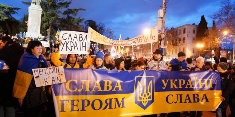 რუსთაველის გამზირზე, უკრაინის სოლიდარობის აქციაზე ხალხი იკრიბება