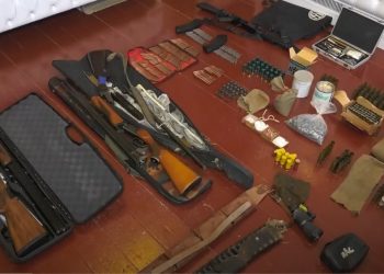 ვიდეო – პოლიციამ თბილისსა და რეგიონებში უკანონო ცეცხლსასროლი იარაღები და საბრძოლო მასალა ამოიღო