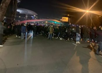 მომიტინგეთა ნაწილმა იუსტიციის სახლთან საავტომობილო გზა გადაკეტა