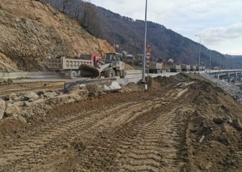 ცენტრალურ ავტომაგისტრალზე მთის ფერდობი ჩამოიშალა და გზა ჩაიკეტა – გზების დეპარტამენტის განცხადება