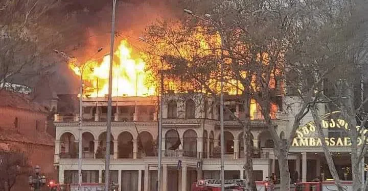 თბილისში, სასტუმრო “ამბასადორი“ იწვის
