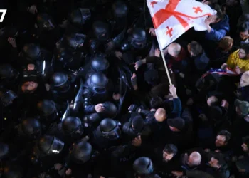 პარლამენტთან ცრემლსადენი გაზი გაუშვეს