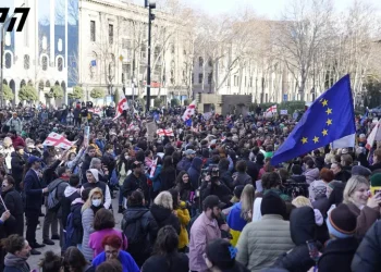 „არა რუსულ კანონს!“ – ამ ლოზუნგით პარლამენტთან აქცია მიმდინარეობს