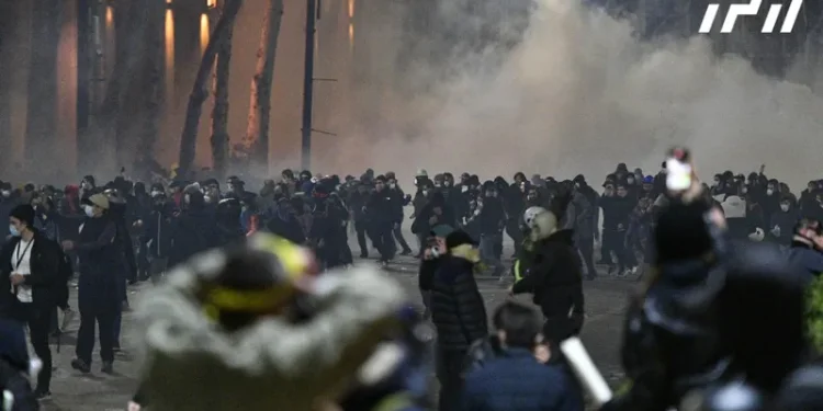 სპეცრაზმმა მომიტინგეებისგან რუსთაველის გამზირიც გაწმინდა