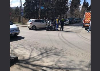 ავარია თბილისში – მანქანა მოტოციკლს დაეჯახა