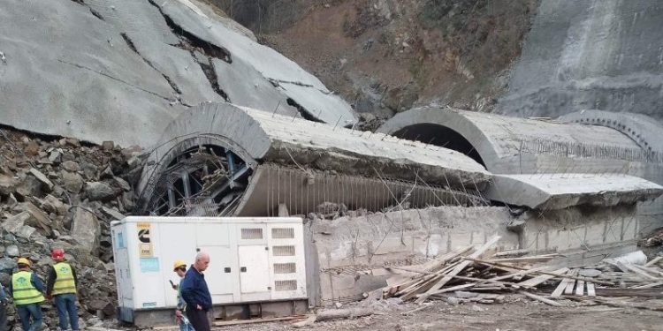 ავტობანის მშენებარე ობიექტზე ფერდი ჩამოიშალა – რა განმარტებას აკეთებს გზების დეპარტამენტი?