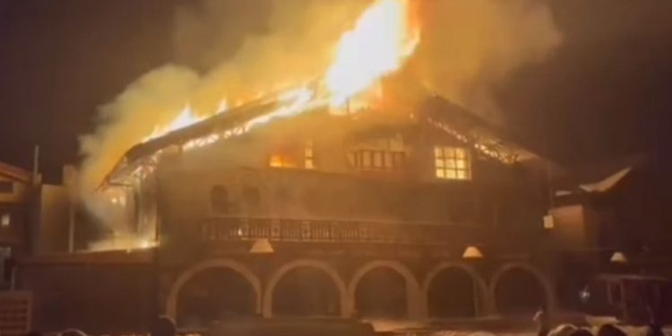 მესტიაში, გვიან ღამით ერთ-ერთ სასტუმროს ცეცხლი გაუჩნდა