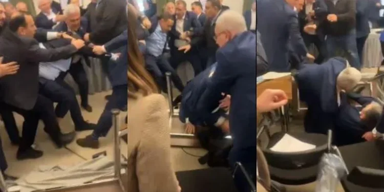 პარლამენტის უსაფრთხოების სამსახურმა სხდომათა დარბაზიდან ოპოზიციონერი დეპუტატები ძალის გამოყენებით გაიყვანა