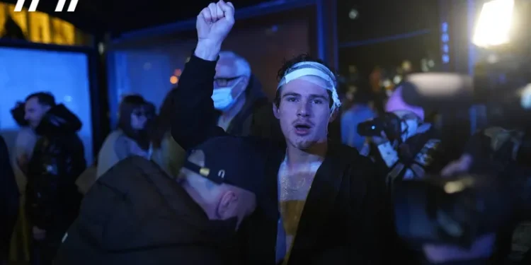 სასწრაფო დახმარების სამსახურში ამ ეტაპზე ვერ აკონკრეტებენ, რამდენი პირია დაშავებული რუსთაველზე წიწაკის სპრეის გაშვების შედეგად