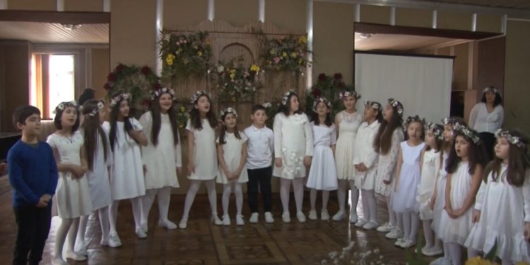 დედის დღე – “არტ ჯუნიორის” კონცერტი