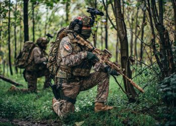 18-დან 35 წლის ჩათვლით, თავდაცვის სამინისტრო მოქალაქეებს სთავაზობს საკონტრაქტო სამხედრო სამსახურს