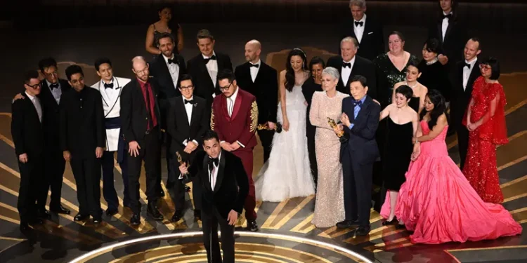 წლის საუკეთესო ფილმისთვის „ოსკარი“ ფილმმა „ყველაფერი ყველგან ერთდროულად“ მოიპოვა