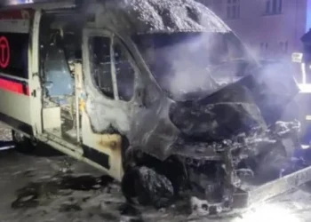 პოლონეთში დააკავეს კაცი, რომელიც უკრაინისთვის განკუთვნილი სასწრაფო დახმარების მანქანებისთვის განზრახ ცეცხლის წაკიდებაშია ეჭვმიტანილი