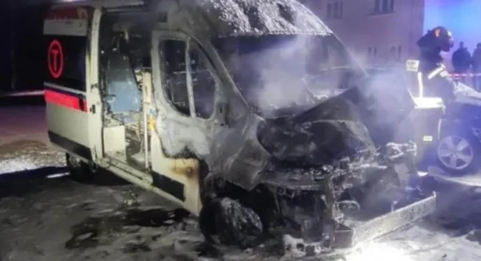 პოლონეთში დააკავეს კაცი, რომელიც უკრაინისთვის განკუთვნილი სასწრაფო დახმარების მანქანებისთვის განზრახ ცეცხლის წაკიდებაშია ეჭვმიტანილი