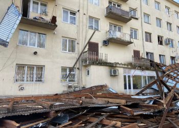 ვიდეო – ძლიერმა ქარმა ოზურგეთში პრობლემები გამოიწვია