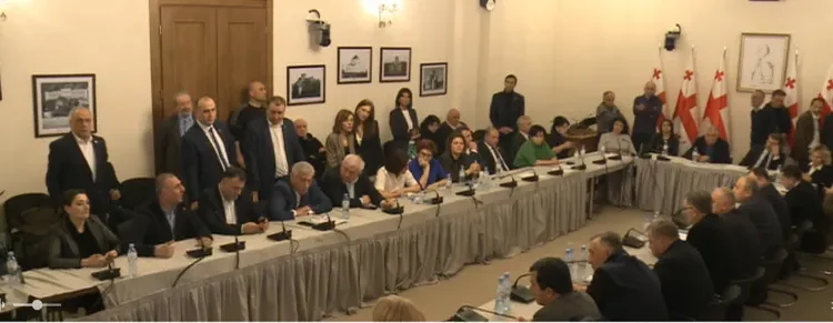 პარლამენტის ორმა კომიტეტმა ე.წ. აგენტების შესახებ კანონპროექტებს მხარი დაუჭირა