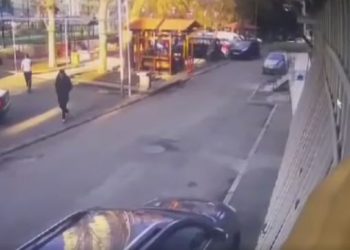 (+ვიდეო) ფონიჭალაში, სკვერში ბავშვებს მანქანა დაეჯახა