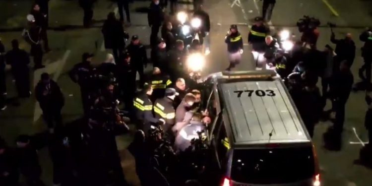 პარლამენტთან გამართულ საპროტესტო აქციაზე 66 პირი დააკავეს