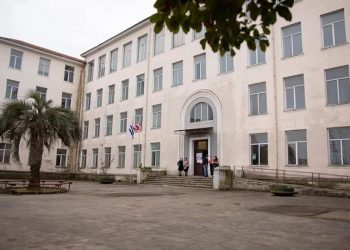 ბათუმში მამაკაცი პედაგოგი სკოლიდან ორსულობის მუხლით გაათავისუფლეს