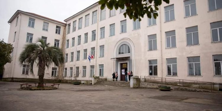 ბათუმში მამაკაცი პედაგოგი სკოლიდან ორსულობის მუხლით გაათავისუფლეს