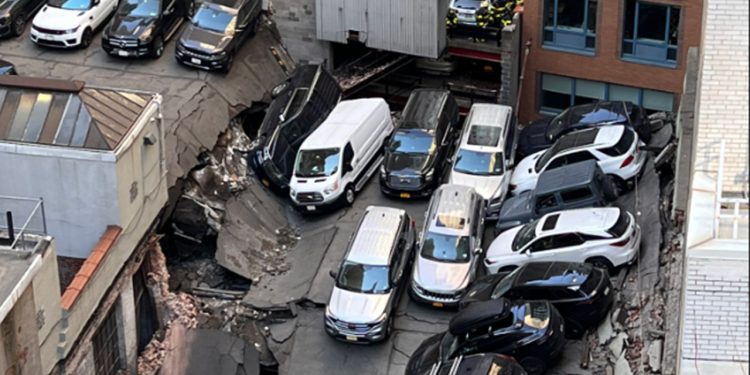 ნიუ-იორკის ცენტრში ოთხსართულიანი ავტოსადგომი ჩაინგრა