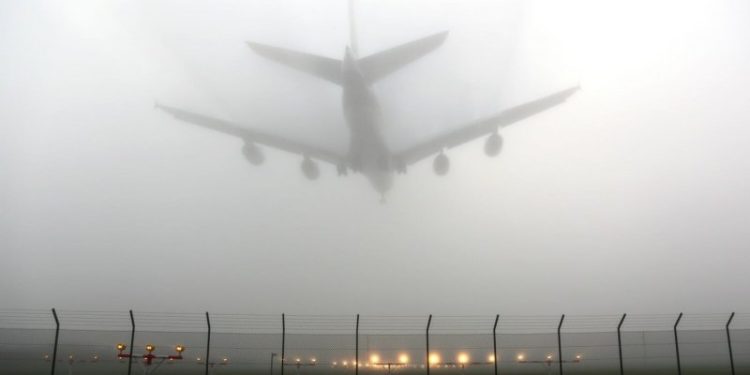 ნისლის გამო ბათუმის აეროპორტში თვითმფრინავი ვერ ჯდება