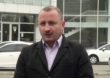 „ჩამტენეს მანქანაში, მირტყამდნენ მუშტებს“ – გორში პოლიციას სიტყვიერ და ფიზიკურ ძალადობაში ადანაშაულებენ