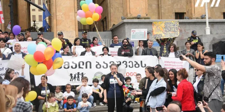 „წამალი ბავშვებს“ – ამ ლოზუნგით აქონდროპლაზიის დიაგნოზის მქონე ბავშვების მხარდასაჭერად პარლამენტთან აქცია იმართება