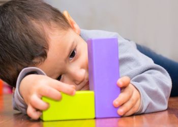 სამ ნიშანი, რომლითაც ბავშვებში აუტიზმის ამოცნობა ადრეულ ასაკში შეგვიძლია-ნევროლოგის პასუხი