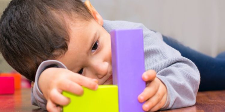 სამ ნიშანი, რომლითაც ბავშვებში აუტიზმის ამოცნობა ადრეულ ასაკში შეგვიძლია-ნევროლოგის პასუხი