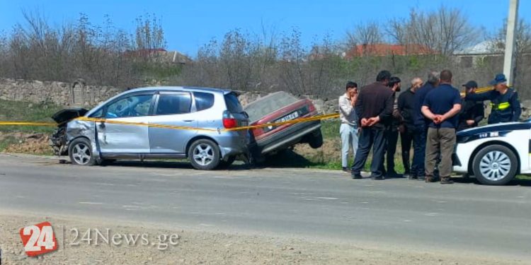 მარნეულის გზატკეცილზე ერთმანეთს სამი ავტომობილი შეეჯახა